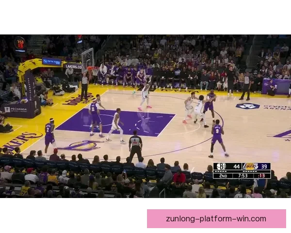 NBA历史首次父子连线 詹姆斯传球布朗尼外线三分命中
